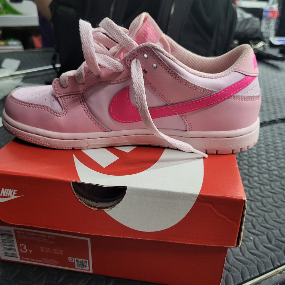 Girls Nike Triple Pink Dunks